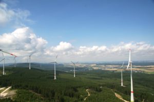 THEE erweitert ihr Erzeugungsportfolio. Im Bild Bestands-Windpark Kandrich © Schulte / THEE